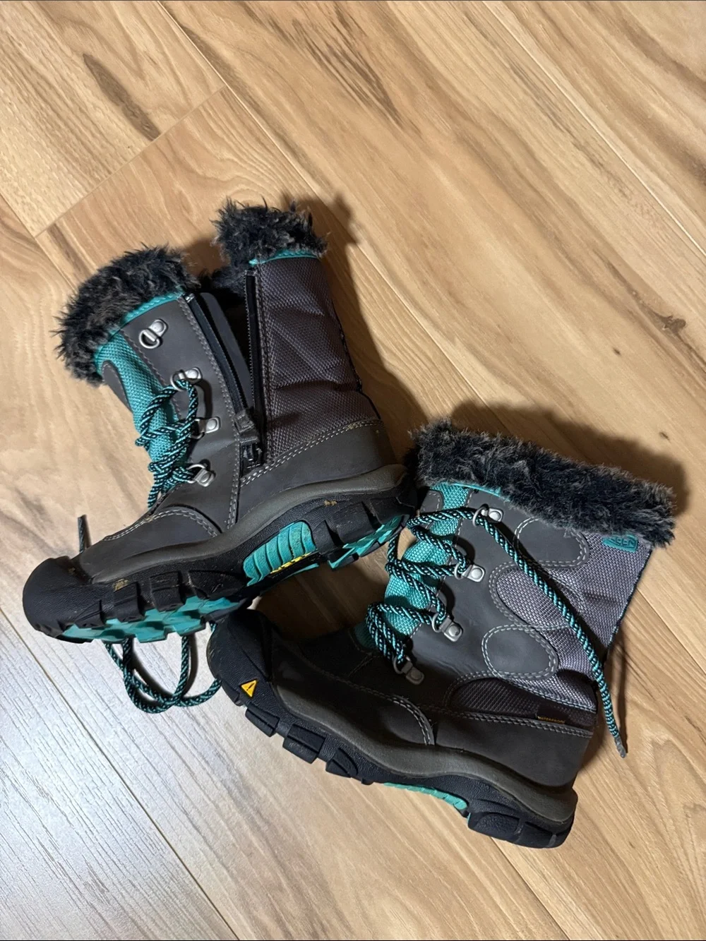 Keen Gray and Teal Women's Insulated Winter Boots with Faux-Fur Collar